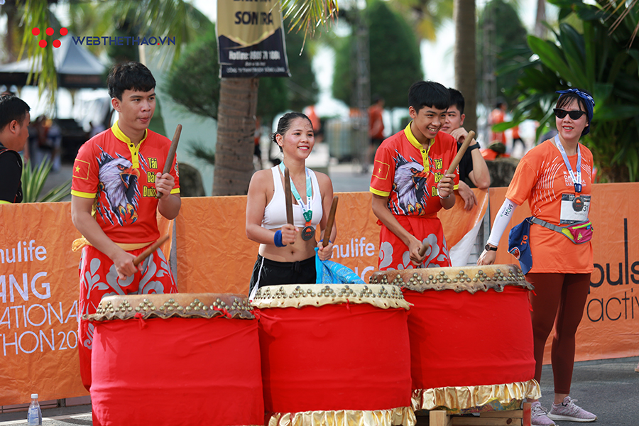 Những người hùng thầm lặng tạo nên sự thành công của Manulife Danang International Marathon Những người hùng thầm lặng tạo nên sự thành công của Manulife Danang International Marathon